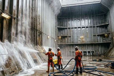 Bulk carrier cargo hold cleaning inspection